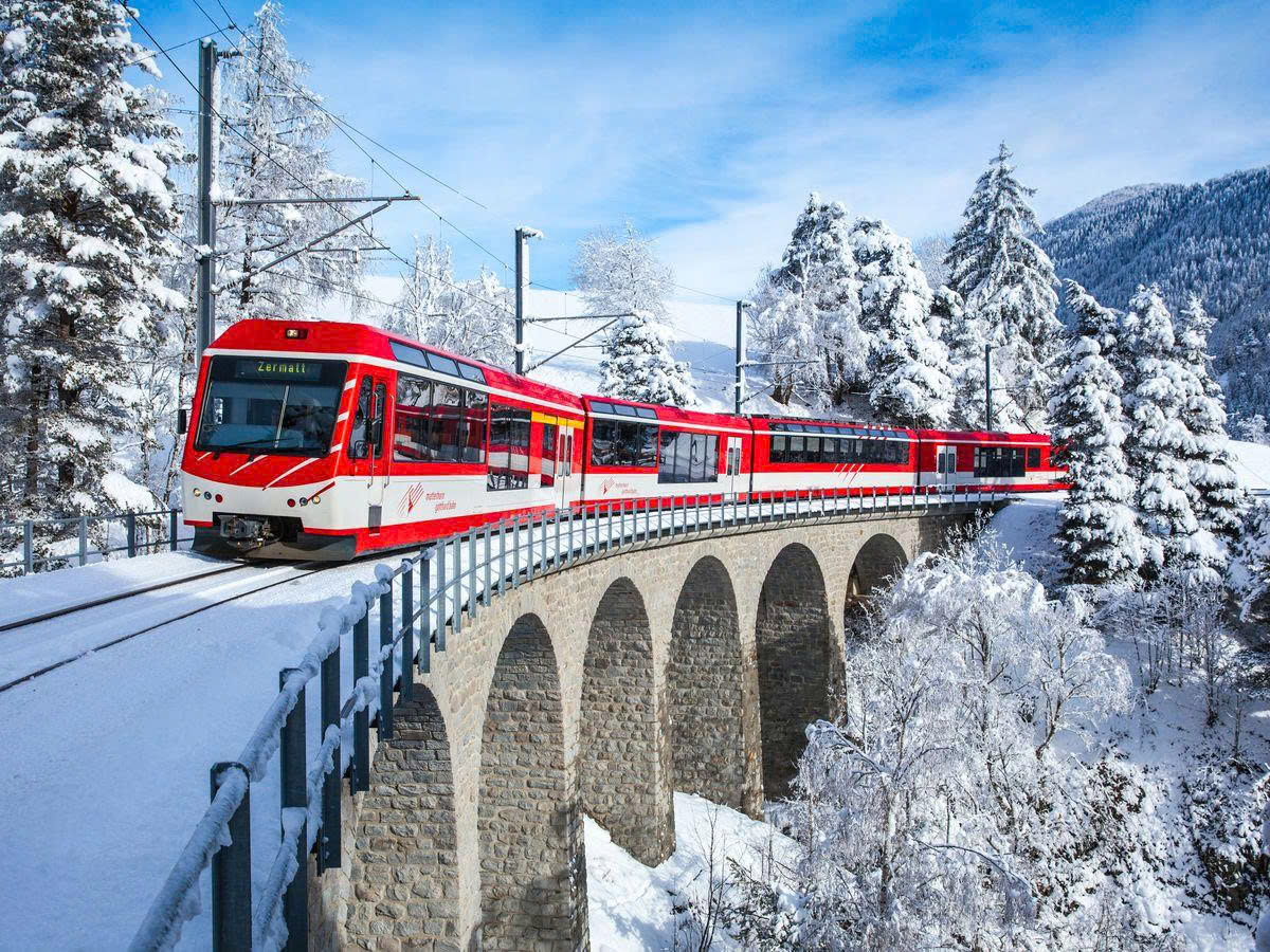 Train through the Arlberg valley to Langen am Arlberg